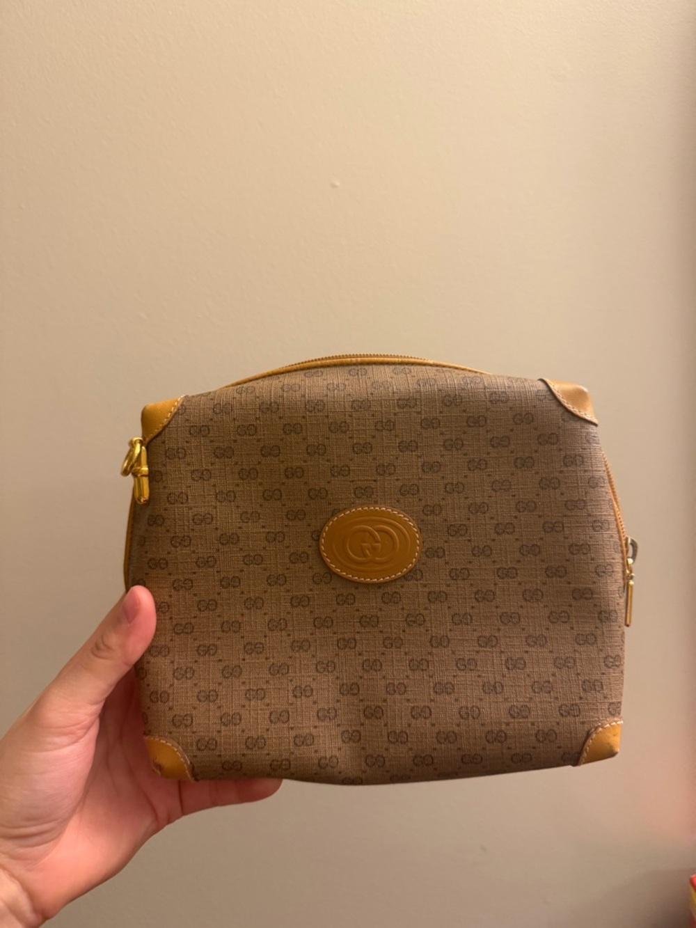 Gucci micro Monogram Pouch with Tan Trim - Picture 2 of 14